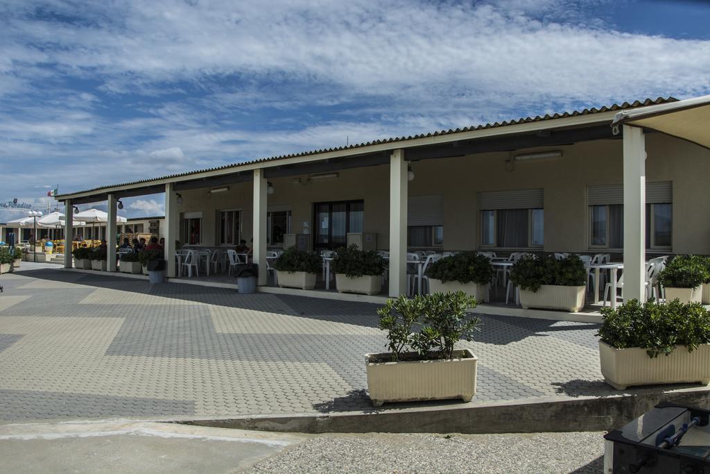 Hotel Riviera Blu Tirrenia Exterior photo